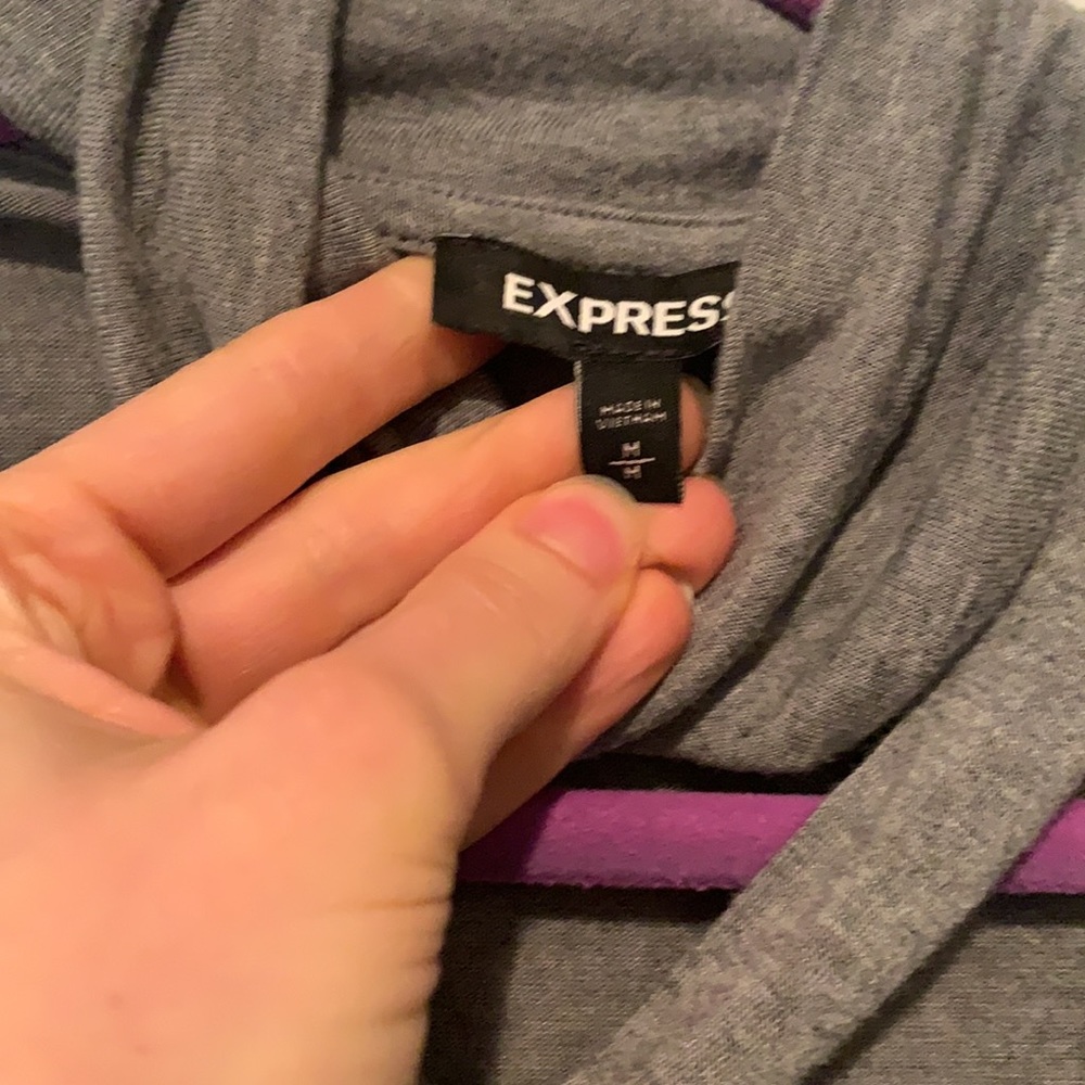 Grey Express Top - Picture 2 of 3